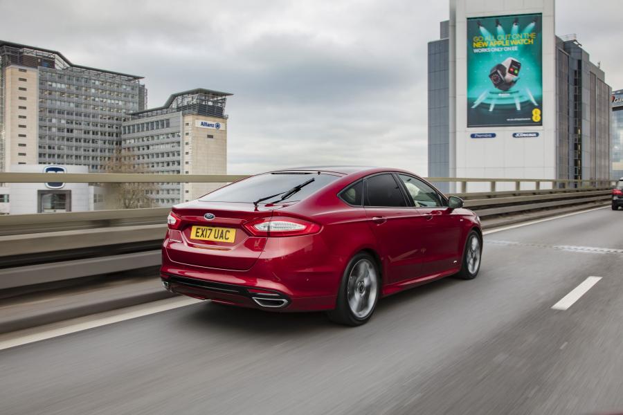  Ford Mondeo Hatchback ST-Line 2016 года  (UK) (фото 7 из 13)
